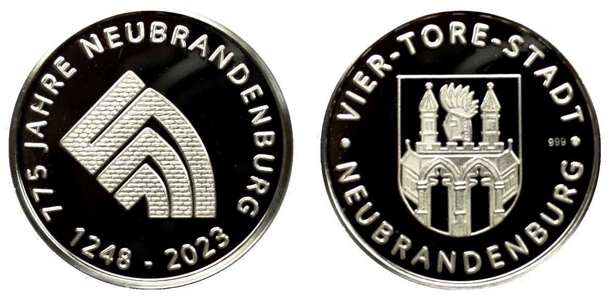 Offizielle Jubiläums-Medaille 775 Jahre Neubrandenburg in Silber als Souvenier und/oder Geschenk.